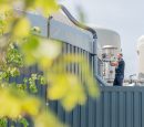 Monteur Werkt Op Dak Biogasinstallatie